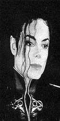 Michael Jackson a murit