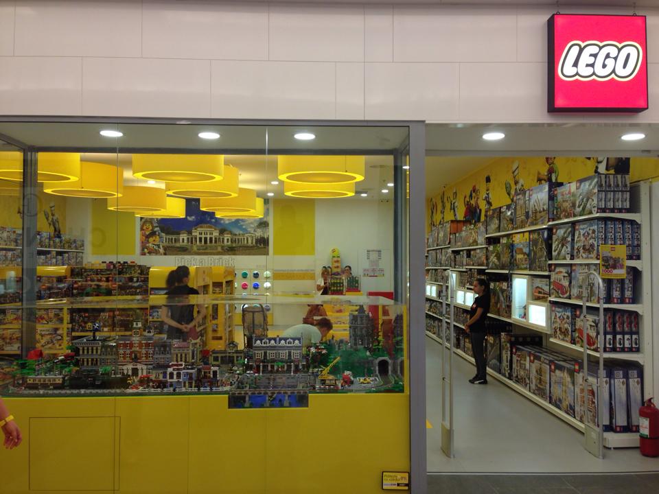 In sfarsit avem un magazin oficial LEGO la Cluj