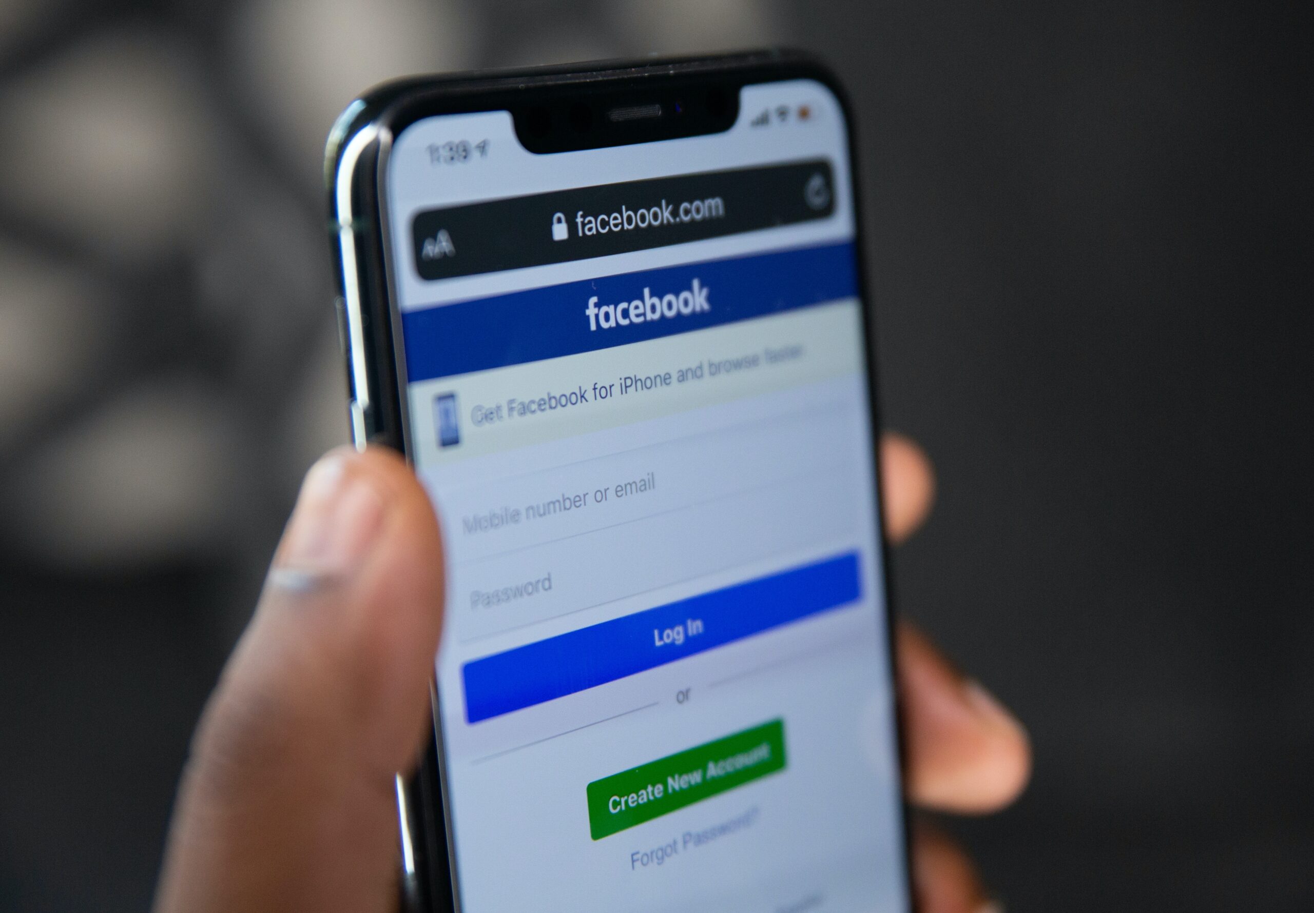 Cum să te protejezi împotriva campaniilor de atacuri asupra administratorilor de pagini de Facebook